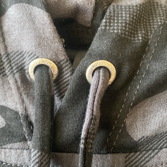 Calvin Klein athletic hooded long sleeve - Picture 6 of 7